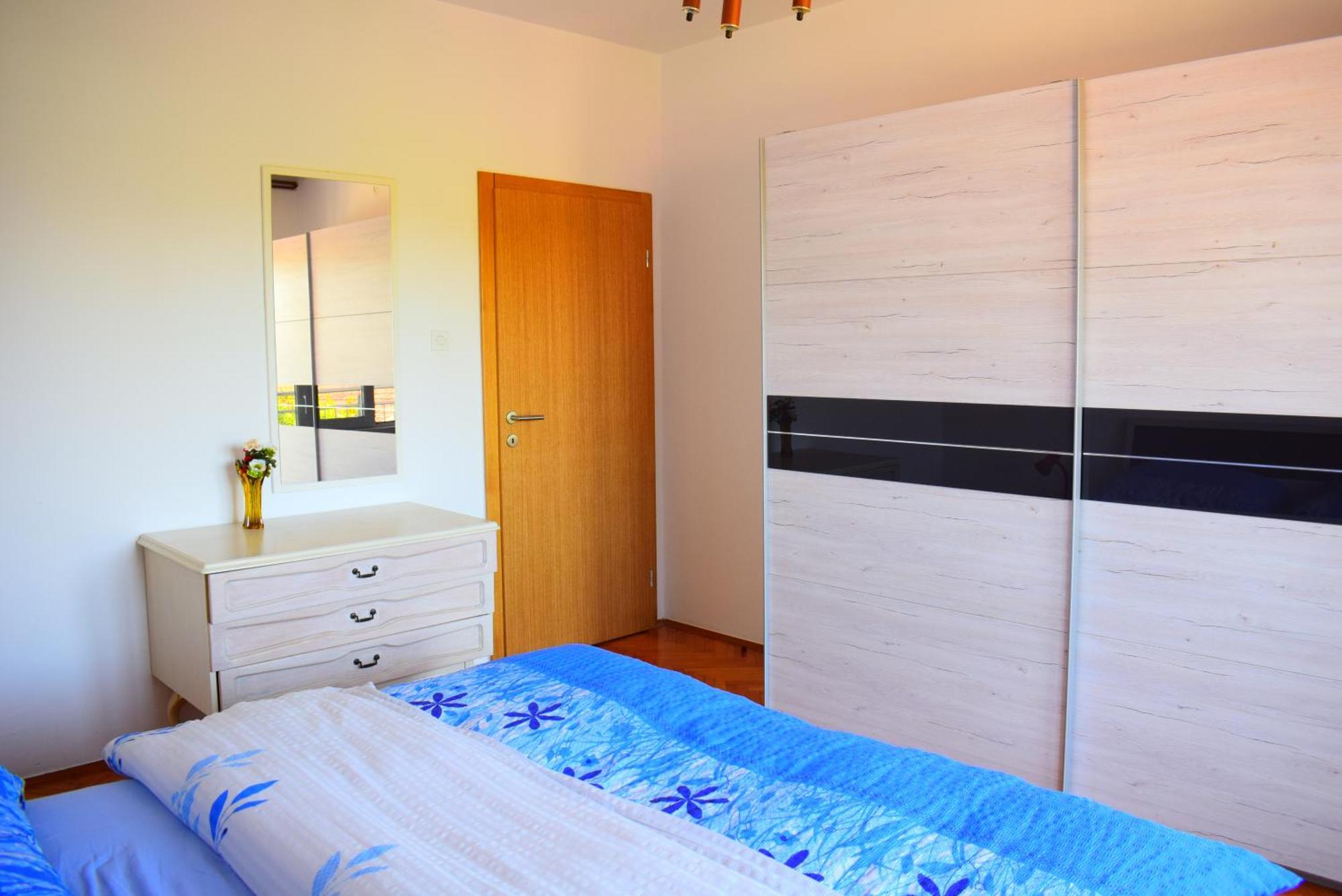 Apartments Milica Malinska Rom bilde