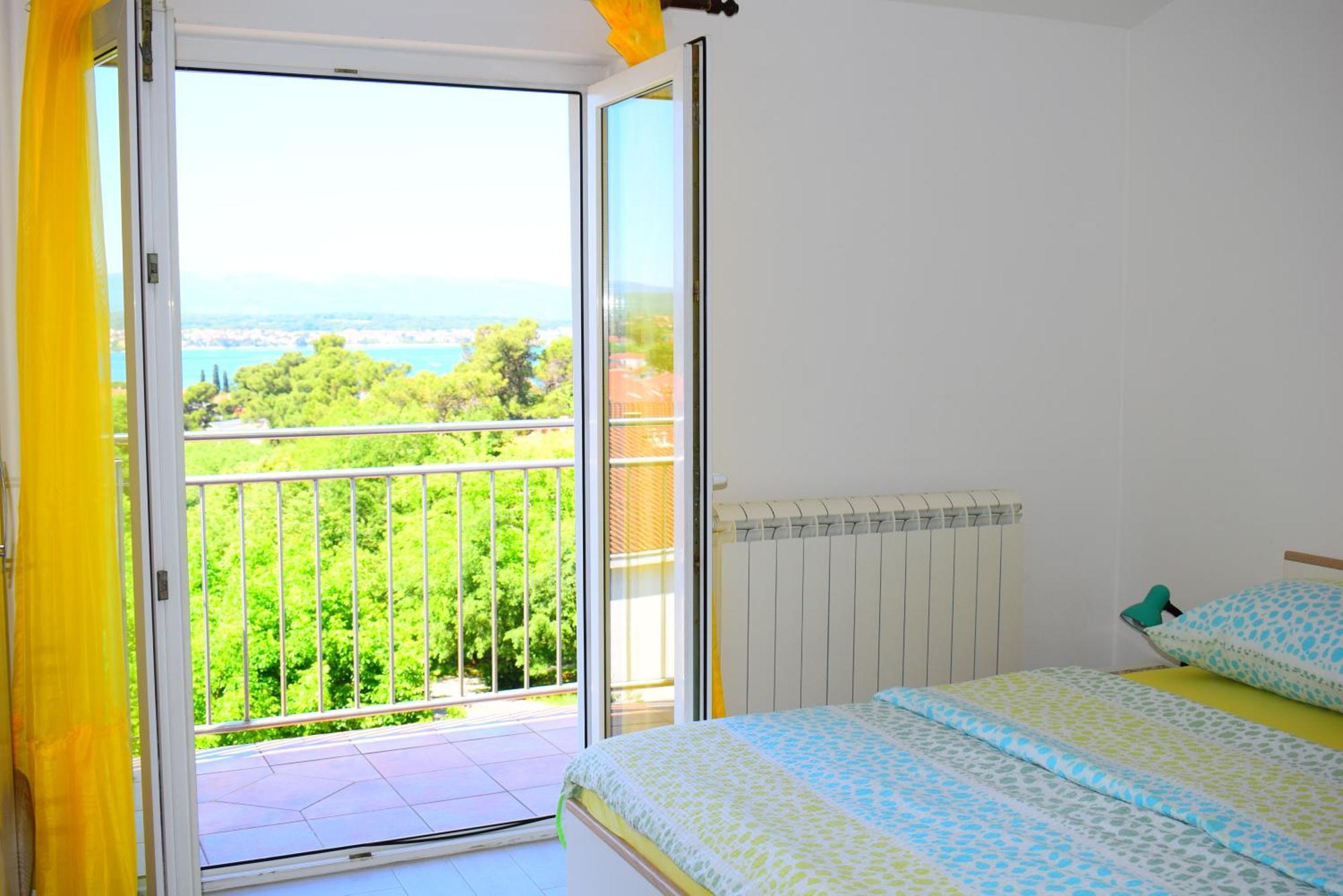 Apartments Milica Malinska Rom bilde