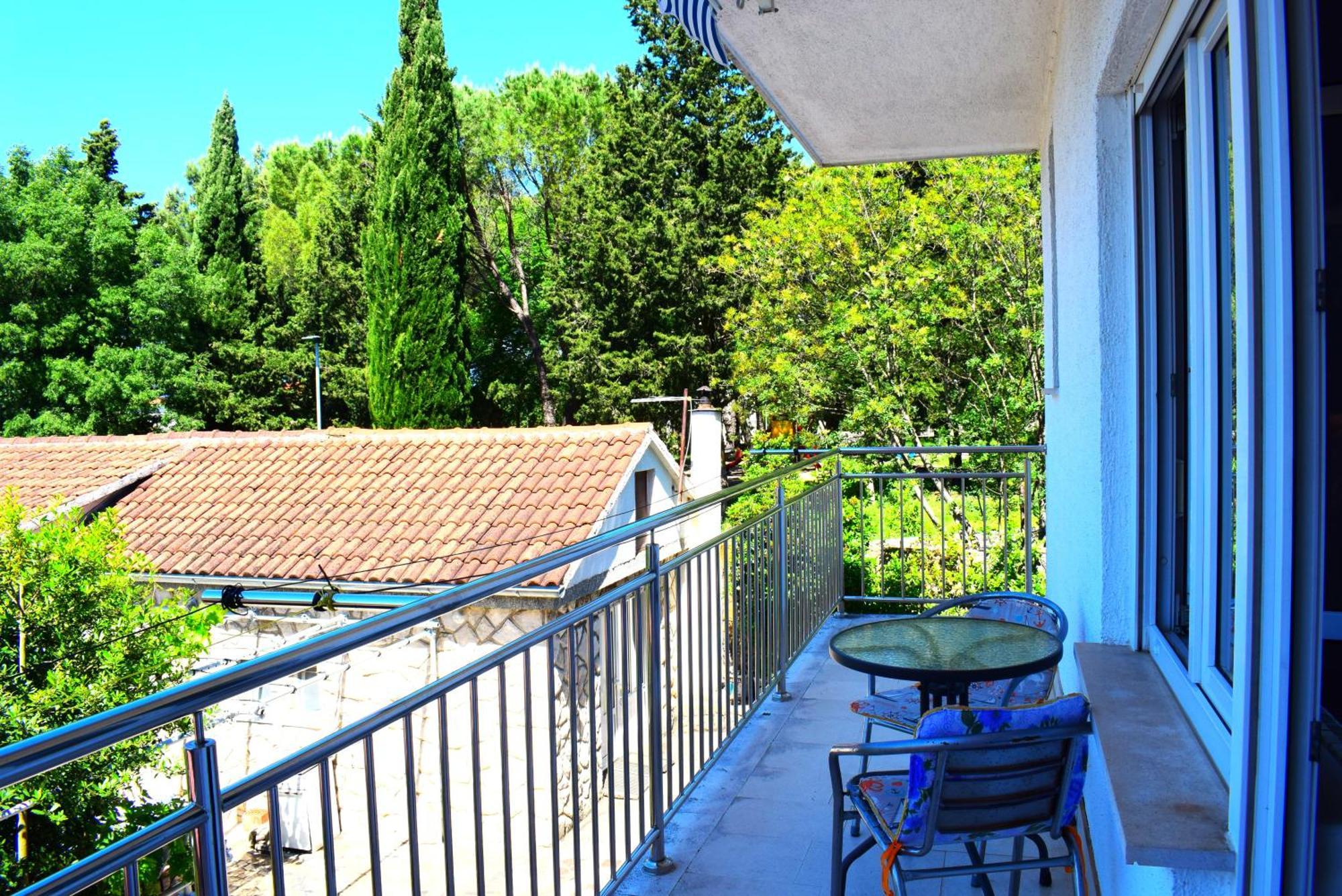 Apartments Milica Malinska Rom bilde
