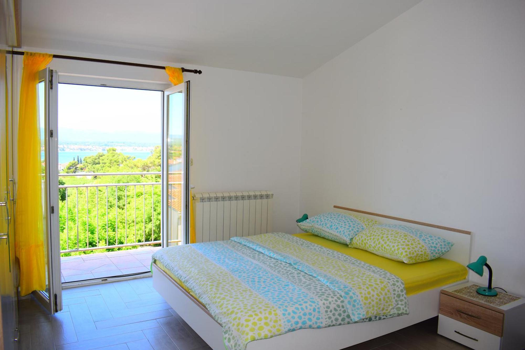 Apartments Milica Malinska Rom bilde