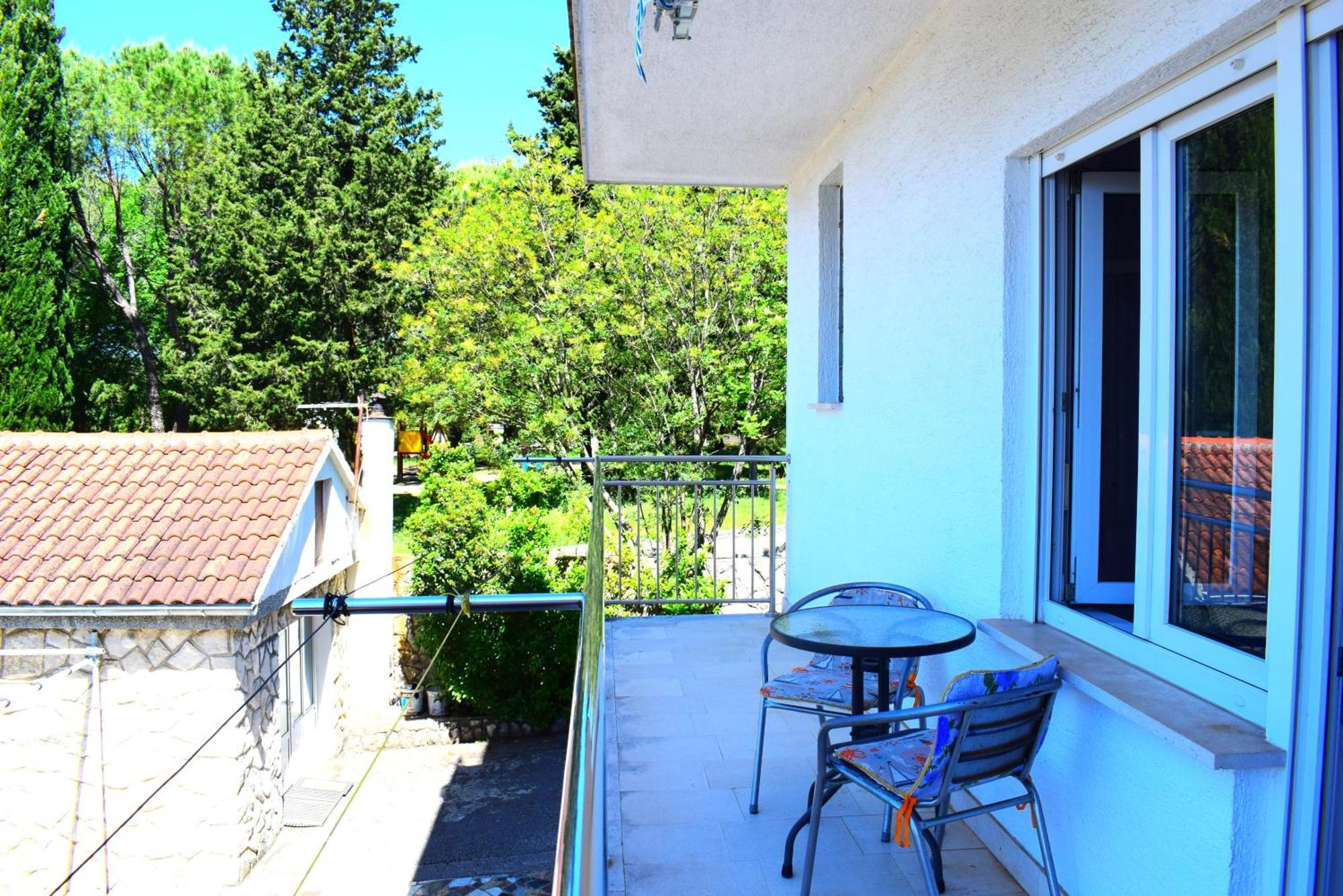 Apartments Milica Malinska Rom bilde