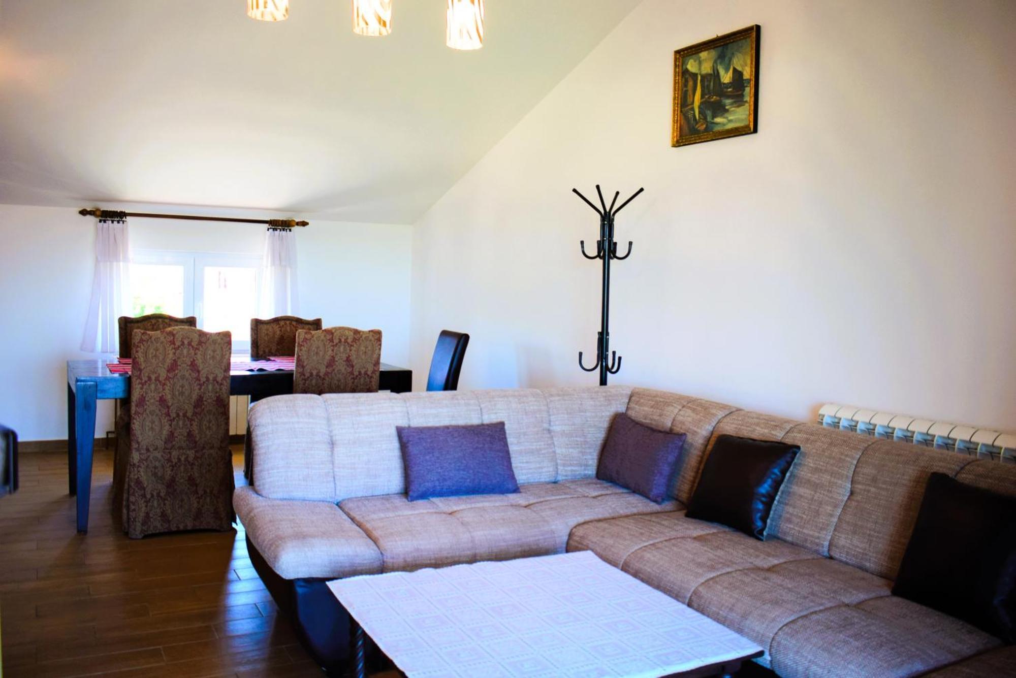 Apartments Milica Malinska Rom bilde